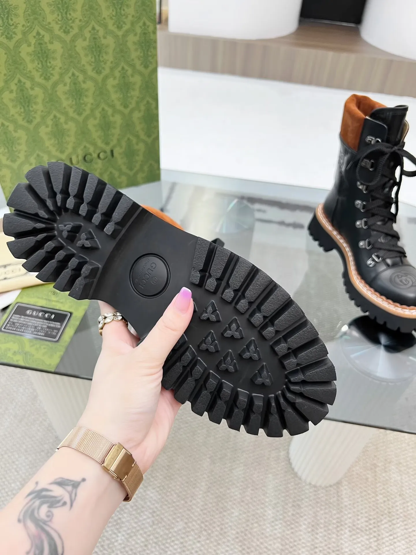 👟👟Ex-factory price 660👟👟 Autumn and winter GUCCI 8-inch ankle boots original model opening✅Double G electric embroidered toe cap Colored shoelaces, full of high-end feel [strong] Fabric: cowhide🐂, matte open edge beads Inner/foot pads: high-end apricot cowhide TPU outsole Heel height 4cm Color: black Size: 34-42 (34, 42 need to be customized) Packaging: Comes with card and cloth bag.